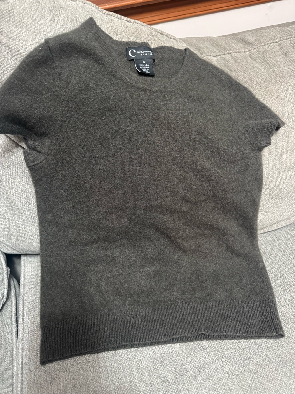 Crew Neck Short-Sleeve Cashmere Sweater - Charcoal Gray/Green color